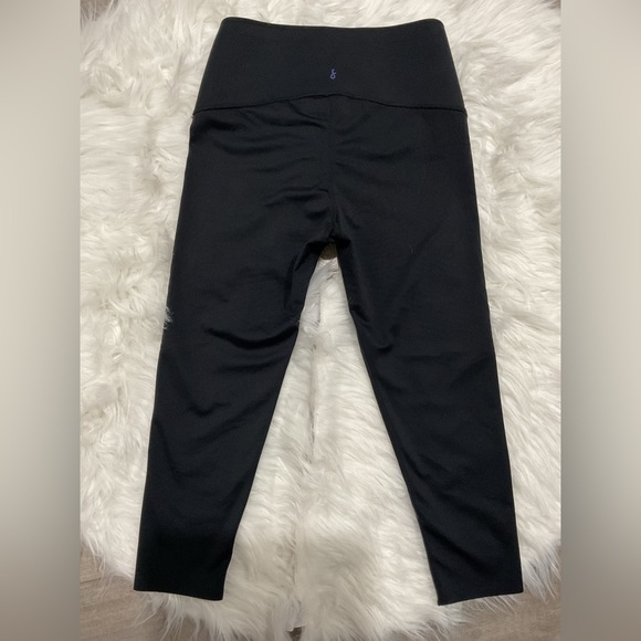 FANKA Body Sculpt Capri Leggings / Small / Black / (Reversible Wear) - Picture 5 of 5